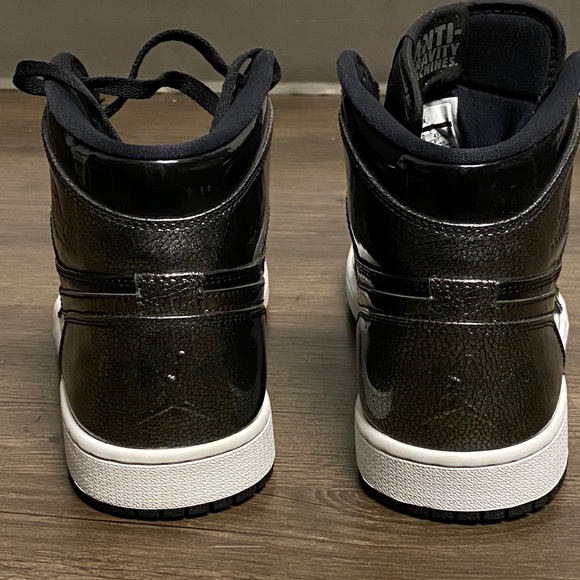 AIR JORDANS1 *RETRO* PATENT LEATHER - Picture 5 of 6